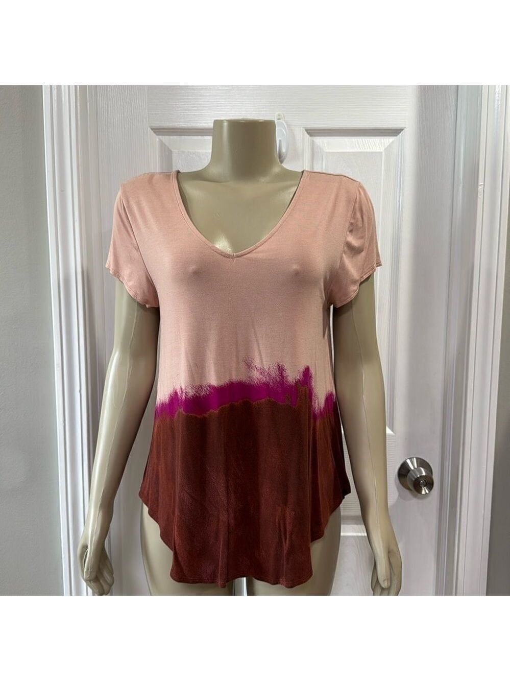 ALFANI PRINTED V-NECK  TOP